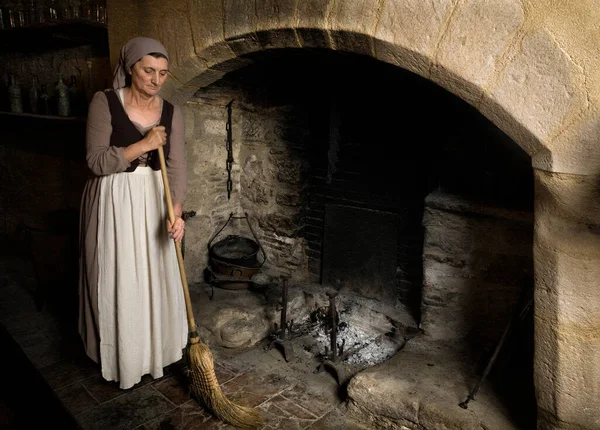 Woman Dressed Renaissance Maid Costume Using Her Broom Clean Fireplace — Stock Photo, Image