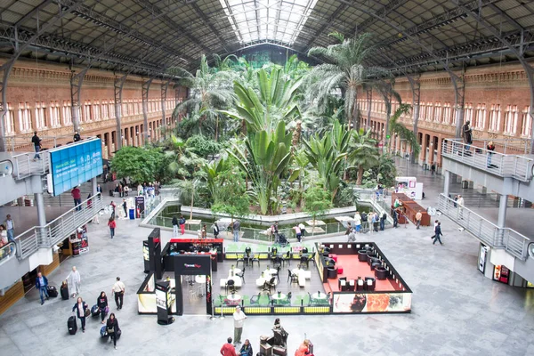2012年5月 西班牙马德里 马德里Atocha火车站的内部景观 — 图库照片