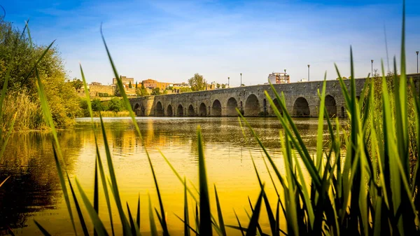 Merida Hiszpania Maj 2017 Historyczny Most Rzymski Puente Romano Nad — Zdjęcie stockowe