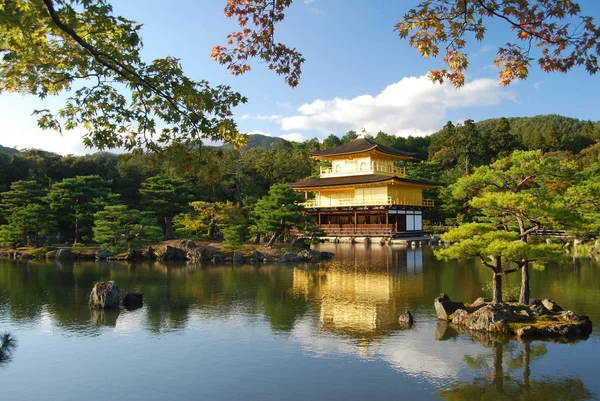 Kinkakuji (Golden Temple) in autumn, Kyoto, Japan — Stock Photo, Image