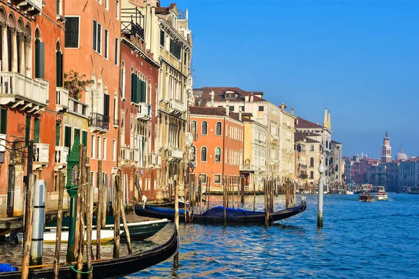 Beautiful buildings along the Grand Canal, Venice — Stock Photo, Image