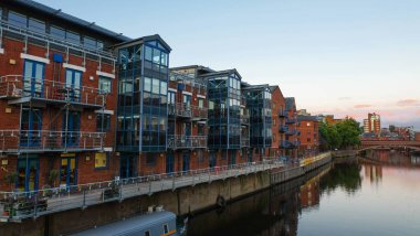 Alacakaranlıkta, Leeds Brewery Wharf, konut bloğu