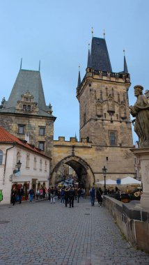 Daha az kasaba köprü kuleleri Charles Köprüsü, Prag