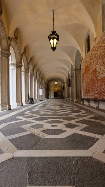 Corridor van het Dogenpaleis in Venetië, Italië — Stockfoto