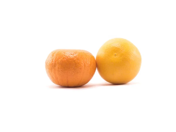 Dos Naranjas Aisladas Sobre Fondo Blanco —  Fotos de Stock