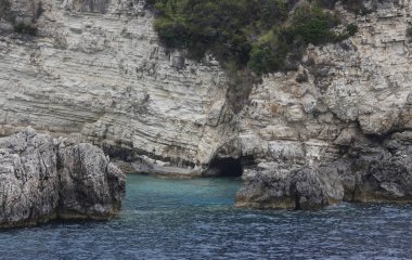 Mağara, Iyon Denizi Yunanistan