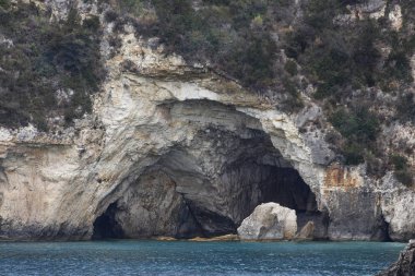 Mağara, Iyon Denizi Yunanistan