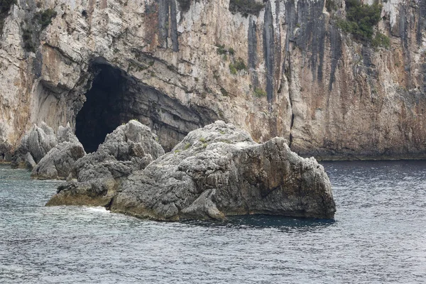 Mağara, Iyon Denizi Yunanistan