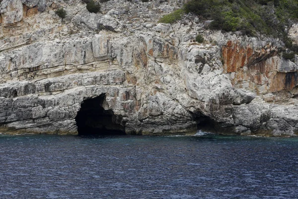 Mağara, Iyon Denizi Yunanistan