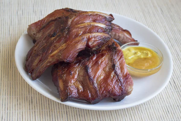 Costillas Cerdo Asadas Ahumadas Salsa Miel Con Jengibre Mostaza Plato —  Fotos de Stock