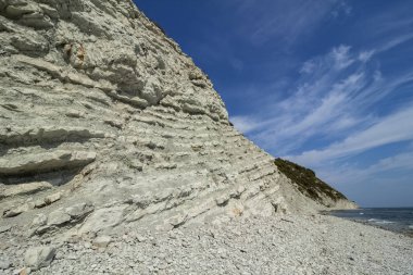 Paleo-jeolojik alan. Byala 'daki Beyaz Kayalar dünyada dev bir uzay felaketinin kanıtlarını sağlayan dördüncü yer. Bu özel yer yüksek bilimsel ve çevresel değerlere sahiptir. Bulgaristan.