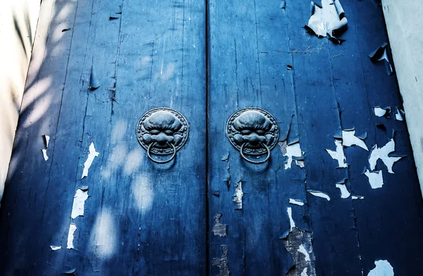 Oriental antigua puerta del edificio —  Fotos de Stock