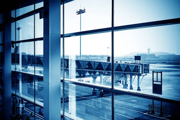 Shanghai Pudong Airport boarding bridge — Stock Photo, Image