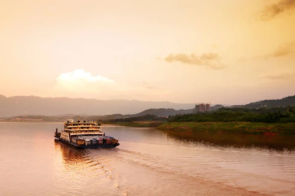 중국, 양쯔강 화물선 — 스톡 사진