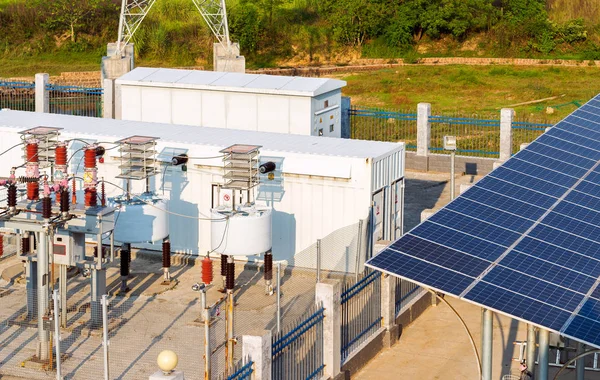 Solar solceller transformatorstation — Stockfoto