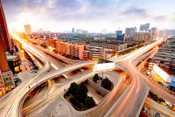 城市高架道路上鸟瞰 — 图库照片