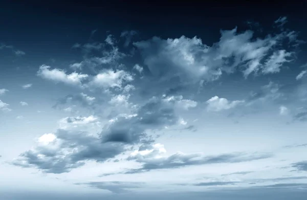 O céu antes da tempestade estava nublado — Fotografia de Stock