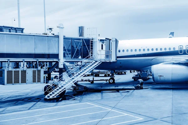 Ponte de embarque do aeroporto — Fotografia de Stock