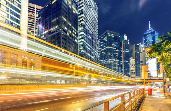 Ciudad moderna por la noche — Foto de Stock