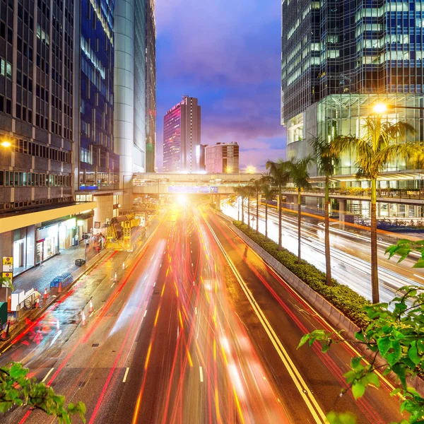 Cidade moderna à noite — Fotografia de Stock