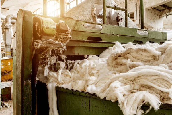 織物工場の梳綿機 — ストック写真