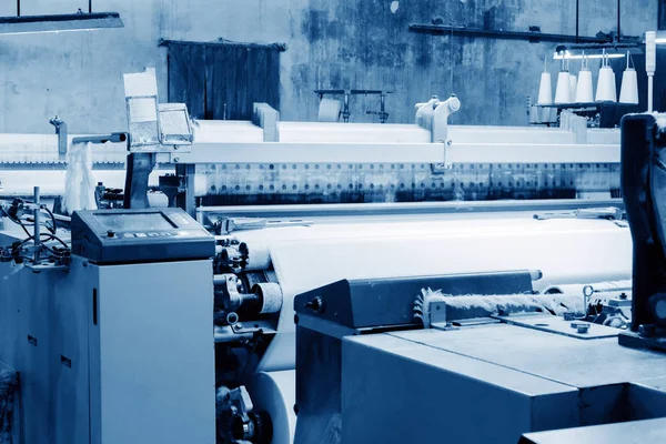 Work in the loom — Stock Photo, Image