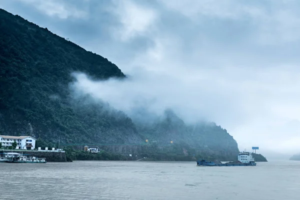 Çin Yangtze Nehri şehir peyzaj — Stok fotoğraf