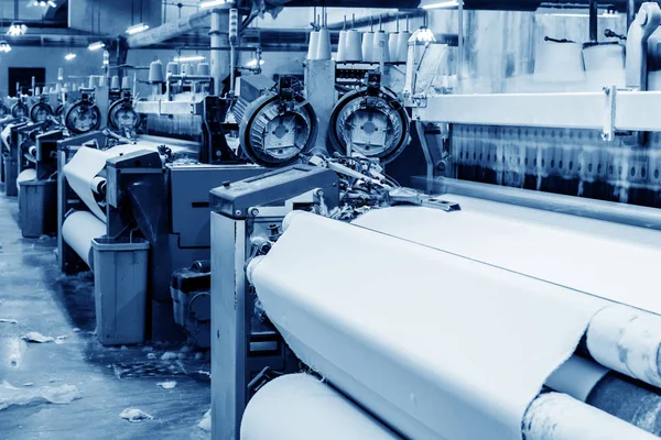 Work in the loom — Stock Photo, Image