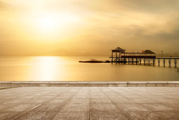 El crucero al atardecer —  Fotos de Stock