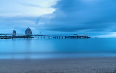 Rıhtım ve gökyüzü bulut cruise