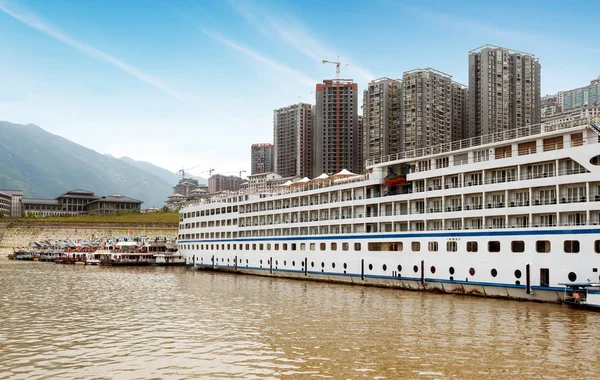 Atracado en el crucero por el río Yangtze — Foto de Stock