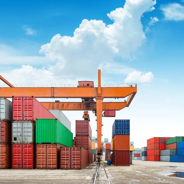 Riverside container terminal — Stock Photo, Image