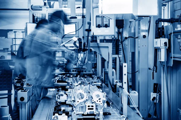 otomobil üretim hattı