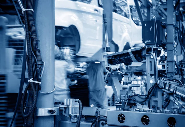 otomobil üretim hattı