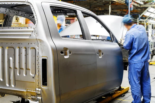 otomobil üretim hattı