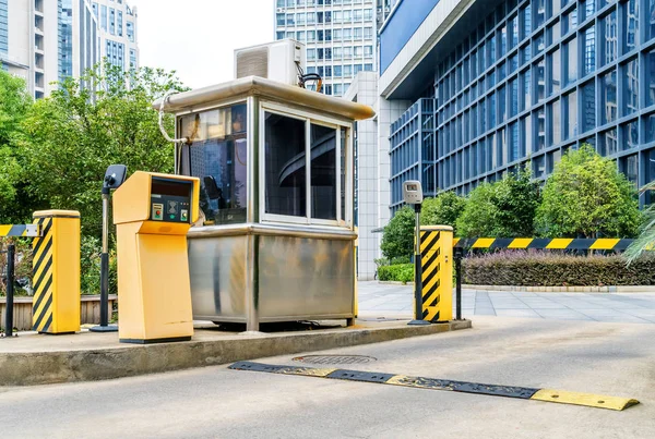 Barrière d'un parking d'hôtels — Photo