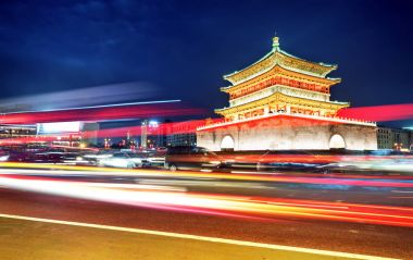Xi'an çan kulesi gece görünümü
