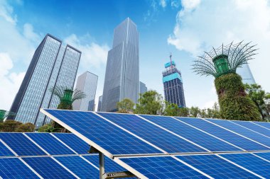 Fotovoltaik ve şehir manzarası