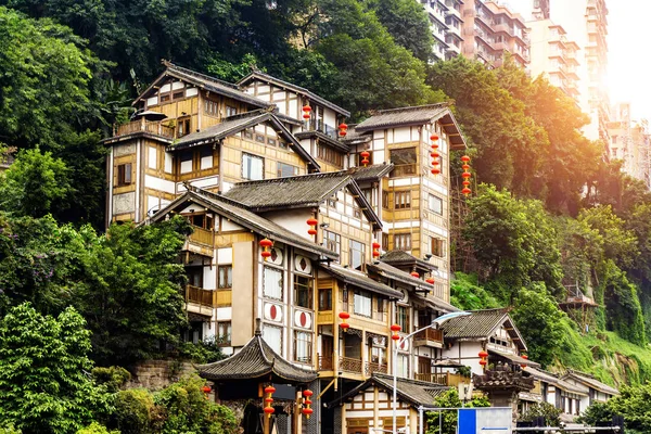 China Chongqing casas tradicionais em palafitas — Fotografia de Stock