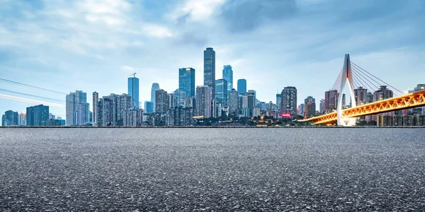 Horizonte de la ciudad moderna —  Fotos de Stock