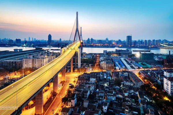 Мост Янпу в Шанхае, Китай — стоковое фото