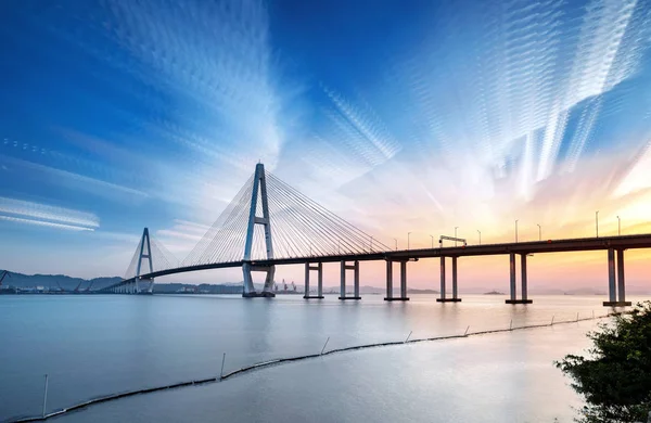 Paesaggio del ponte sul mare al tramonto — Foto Stock