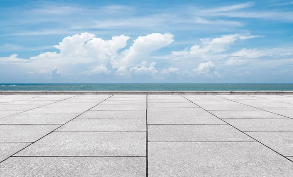 Deniz kenarı mermer platform — Stok fotoğraf