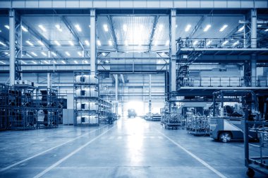 Otomobil fabrikası üretim atölyesi