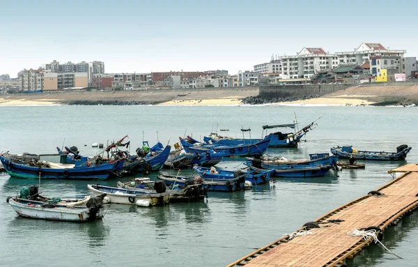 Fiskebåtar i hamnen — Stockfoto