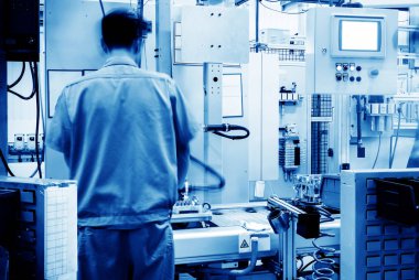 otomobil üretim hattı