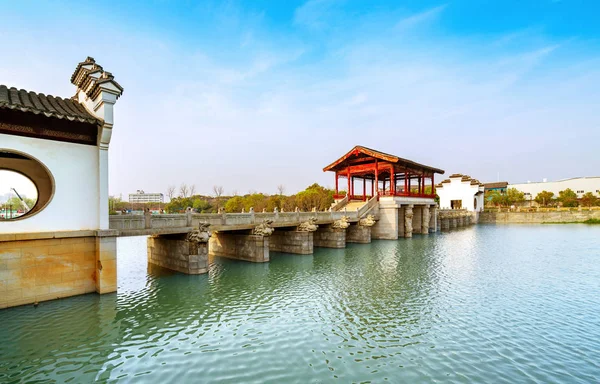 中国の伝統的なスタイルのブリッジ — ストック写真