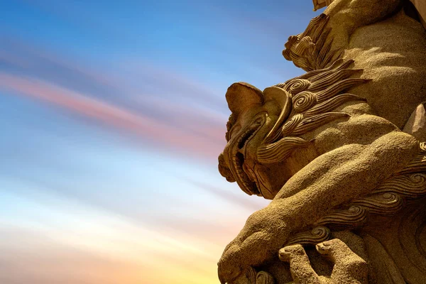 Traditional Chinese stone lion — Stock Photo, Image