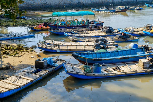 Fishing boats in the harbor — Stock Photo, Image