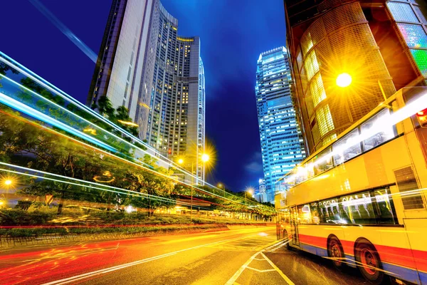 Ciudad moderna por la noche — Foto de Stock